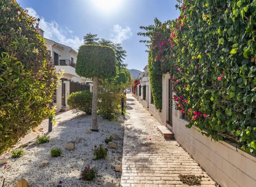 3 slaapkamer Huis te koop in San Cayetano met zwembad garage - € 195.000 (Ref: 9986230)