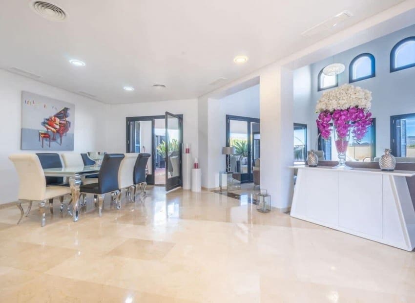Chalet de 5 habitaciones en El Valle Golf Resort en venta con piscina garaje - 699.000 € (Ref: 9989432)