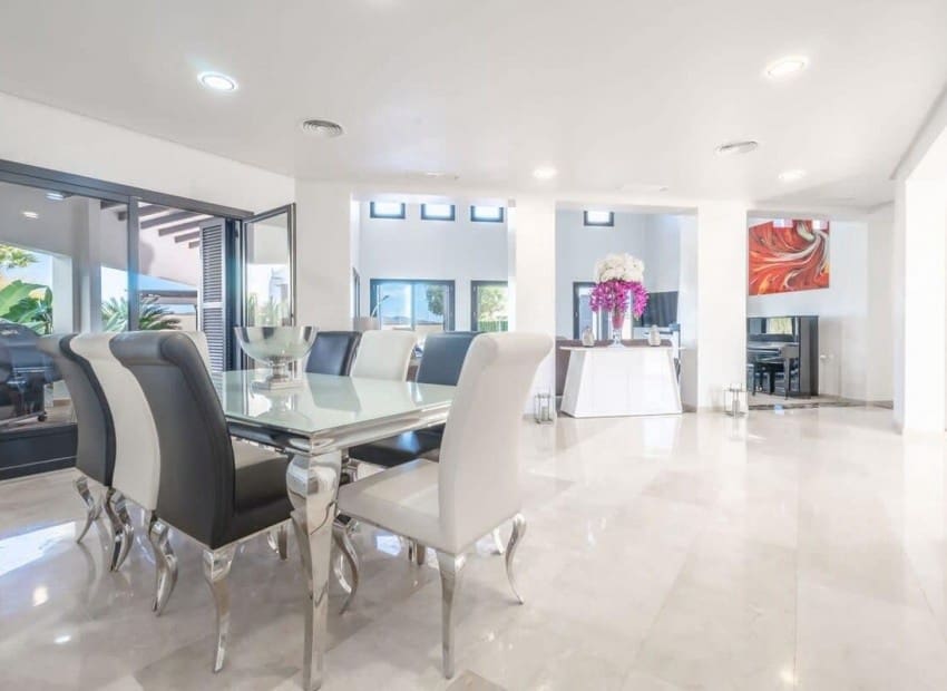Chalet de 5 habitaciones en El Valle Golf Resort en venta con piscina garaje - 699.000 € (Ref: 9989432)