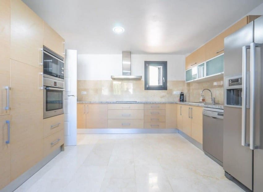 Chalet de 5 habitaciones en El Valle Golf Resort en venta con piscina garaje - 699.000 € (Ref: 9989432)