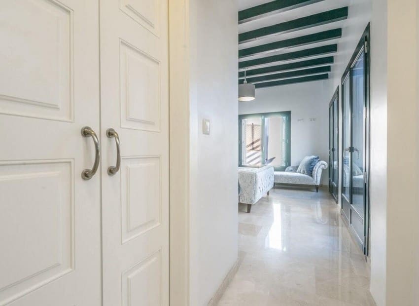 Chalet de 5 habitaciones en El Valle Golf Resort en venta con piscina garaje - 699.000 € (Ref: 9989432)