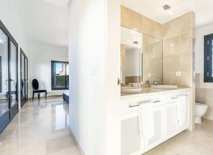Chalet de 5 habitaciones en El Valle Golf Resort en venta con piscina garaje - 699.000 € (Ref: 9989432)