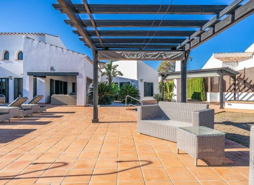 Chalet de 5 habitaciones en El Valle Golf Resort en venta con piscina garaje - 699.000 € (Ref: 9989432)