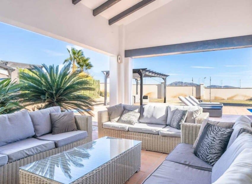 Chalet de 5 habitaciones en El Valle Golf Resort en venta con piscina garaje - 699.000 € (Ref: 9989432)