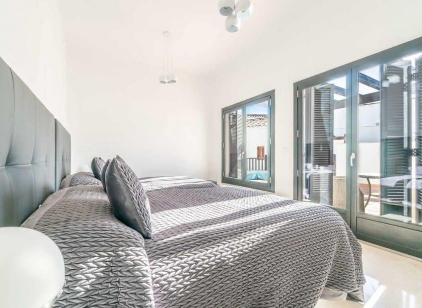 Chalet de 5 habitaciones en El Valle Golf Resort en venta con piscina garaje - 699.000 € (Ref: 9989432)