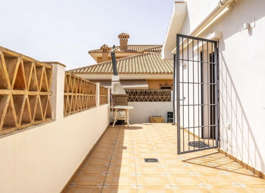 4 quarto Moradia para venda em San Javier com piscina garagem - 580 000 € (Ref: 9989826)