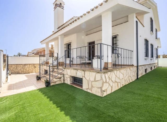 Chalet de 4 habitaciones en Ciudad, San Javier en venta con piscina garaje - 580.000 € (Ref: 9989826)