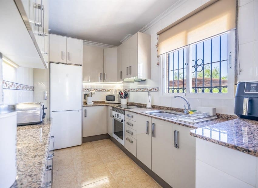 Chalet de 3 habitaciones en Sucina en venta con piscina garaje - 345.000 € (Ref: 9989829)