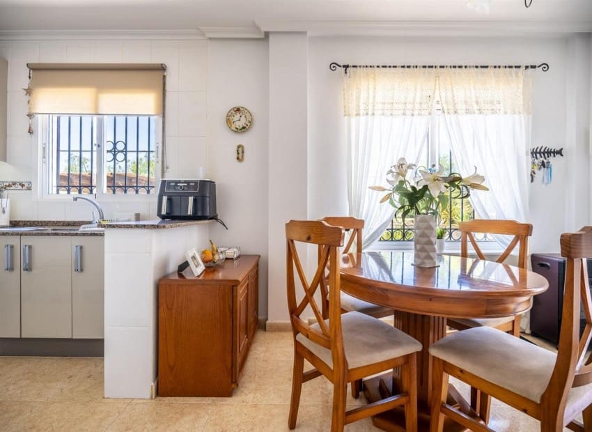 Chalet de 3 habitaciones en Sucina en venta con piscina garaje - 345.000 € (Ref: 9989829)