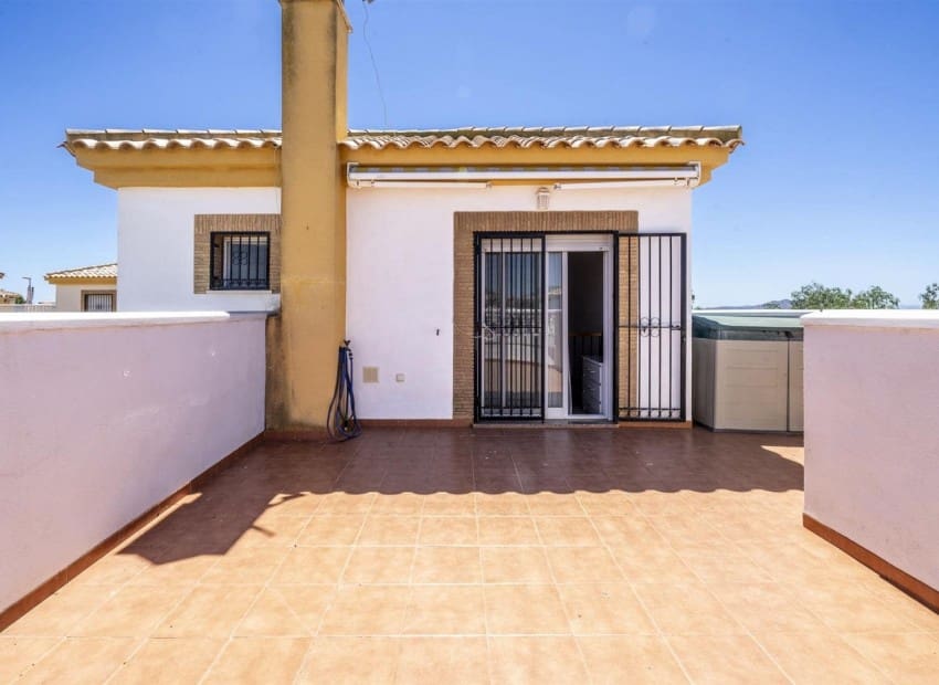 Chalet de 3 habitaciones en Sucina en venta con piscina garaje - 345.000 € (Ref: 9989829)