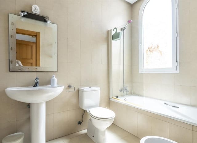 Chalet de 3 habitaciones en La Torre Golf Resort, Torre-Pacheco en venta con piscina garaje - 350.000 € (Ref: 9991797)