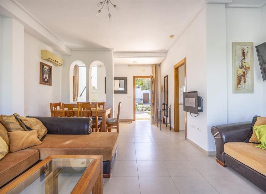 3 makuuhuone Huvila myytävänä paikassa La Torre Golf Resort mukana uima-altaan 
autotalli - 350 000 € (Ref: 9991797)