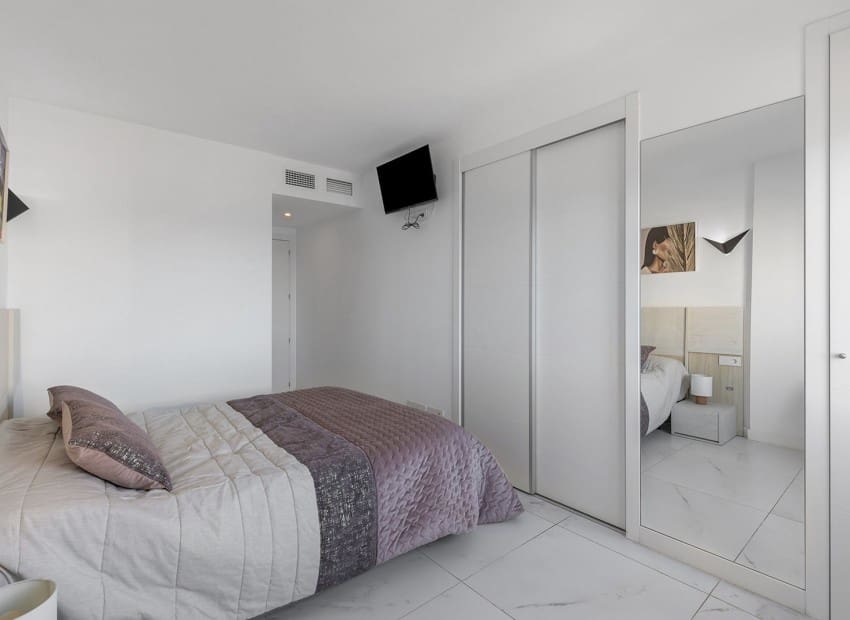 Apartamento de 2 habitaciones en Punta Prima en venta con piscina garaje - 765.000 € (Ref: 9991956)