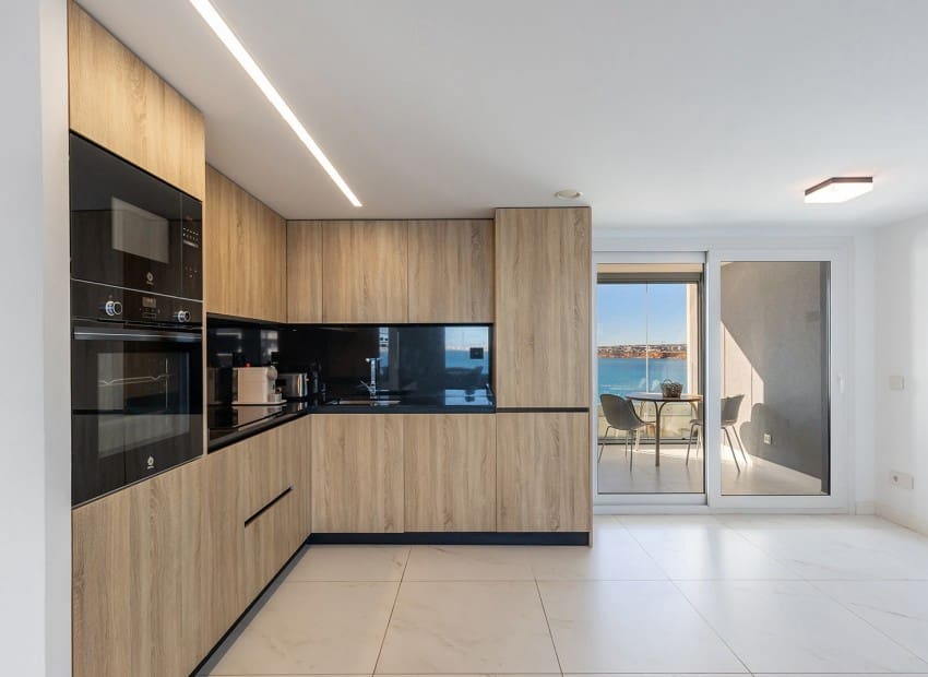 Apartamento de 2 habitaciones en Punta Prima en venta con piscina garaje - 765.000 € (Ref: 9991956)