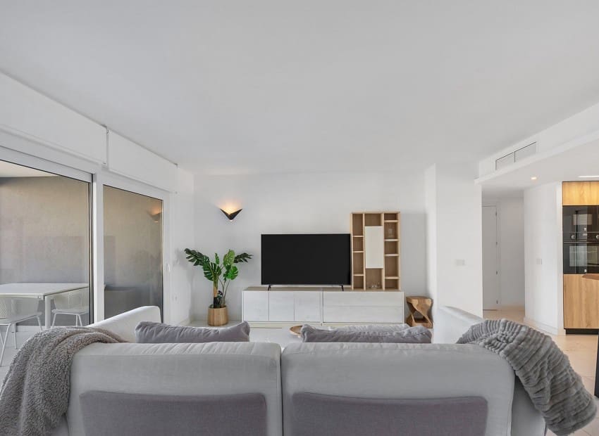 Apartamento de 2 habitaciones en Punta Prima en venta con piscina garaje - 765.000 € (Ref: 9991956)