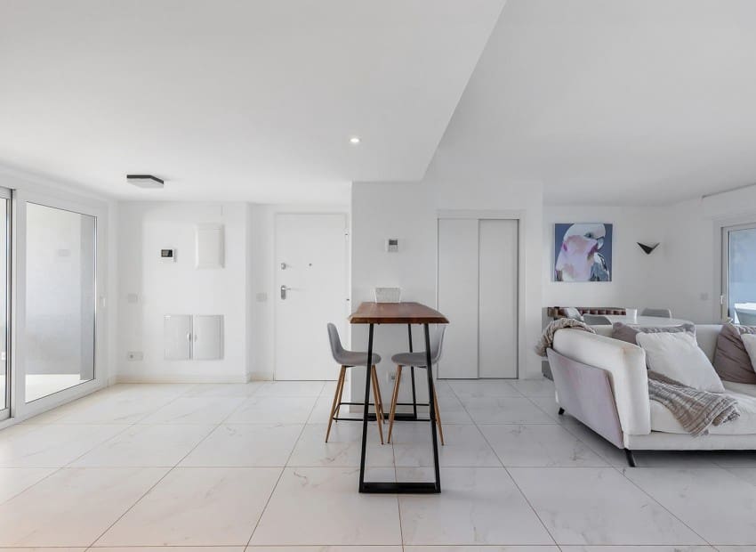 Apartamento de 2 habitaciones en Punta Prima en venta con piscina garaje - 765.000 € (Ref: 9991956)
