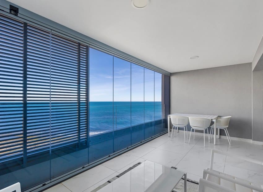 Apartamento de 2 habitaciones en Punta Prima en venta con piscina garaje - 765.000 € (Ref: 9991956)
