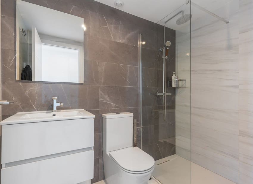 Apartamento de 2 habitaciones en Punta Prima en venta con piscina garaje - 765.000 € (Ref: 9991956)