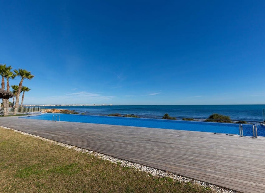 Apartamento de 2 habitaciones en Punta Prima en venta con piscina garaje - 765.000 € (Ref: 9991956)