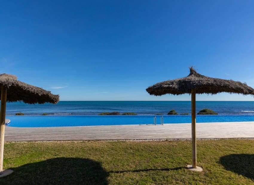 Apartamento de 2 habitaciones en Punta Prima en venta con piscina garaje - 765.000 € (Ref: 9991956)