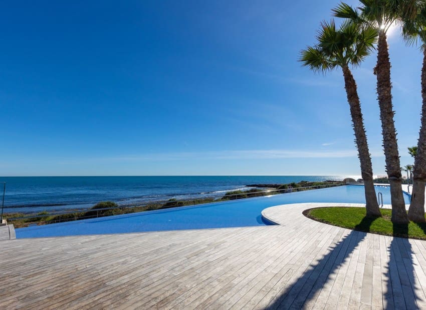 Apartamento de 2 habitaciones en Punta Prima en venta con piscina garaje - 765.000 € (Ref: 9991956)
