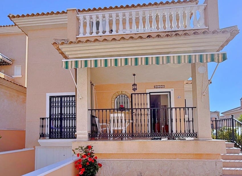 Chalet de 4 habitaciones en Orihuela Costa en venta con piscina garaje - 379.000 € (Ref: 9993562)