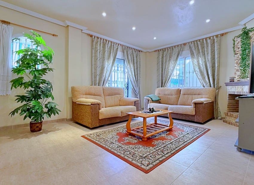 Chalet de 4 habitaciones en Orihuela Costa en venta con piscina garaje - 379.000 € (Ref: 9993562)