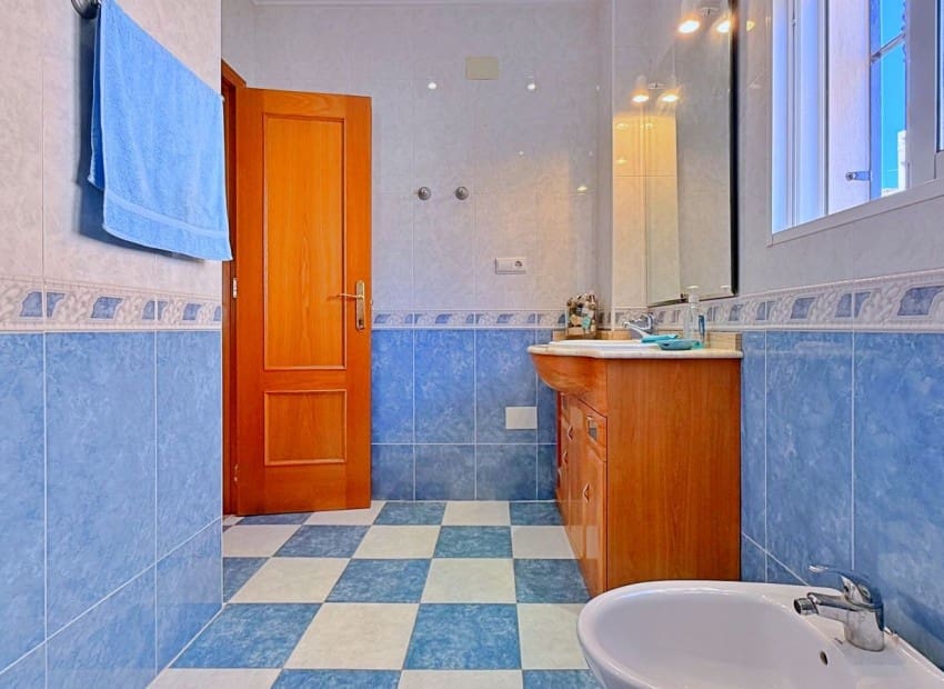 Chalet de 4 habitaciones en Orihuela Costa en venta con piscina garaje - 379.000 € (Ref: 9993562)