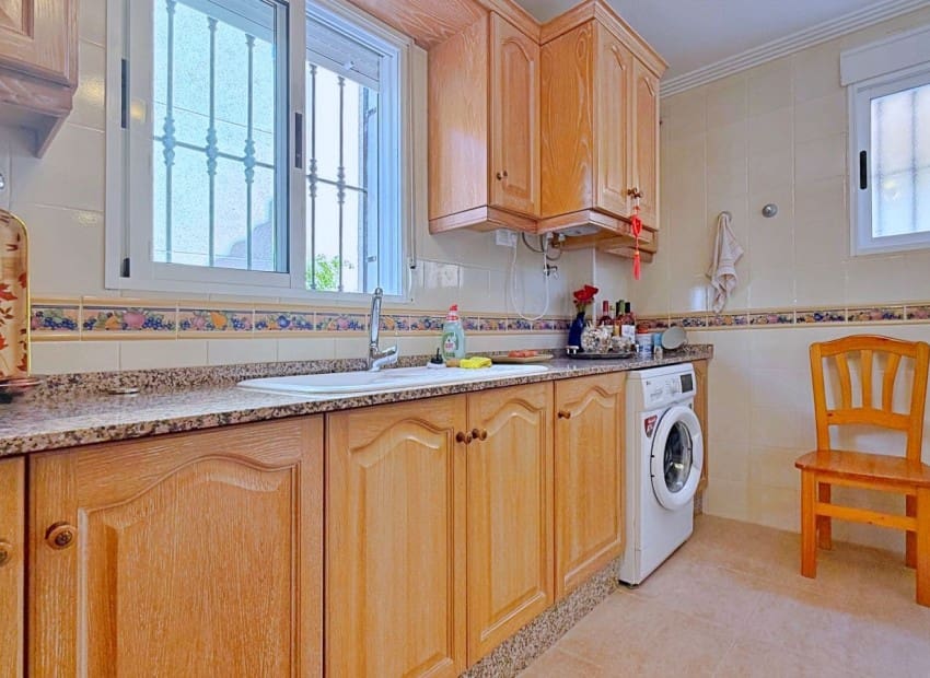 Chalet de 4 habitaciones en Orihuela Costa en venta con piscina garaje - 379.000 € (Ref: 9993562)
