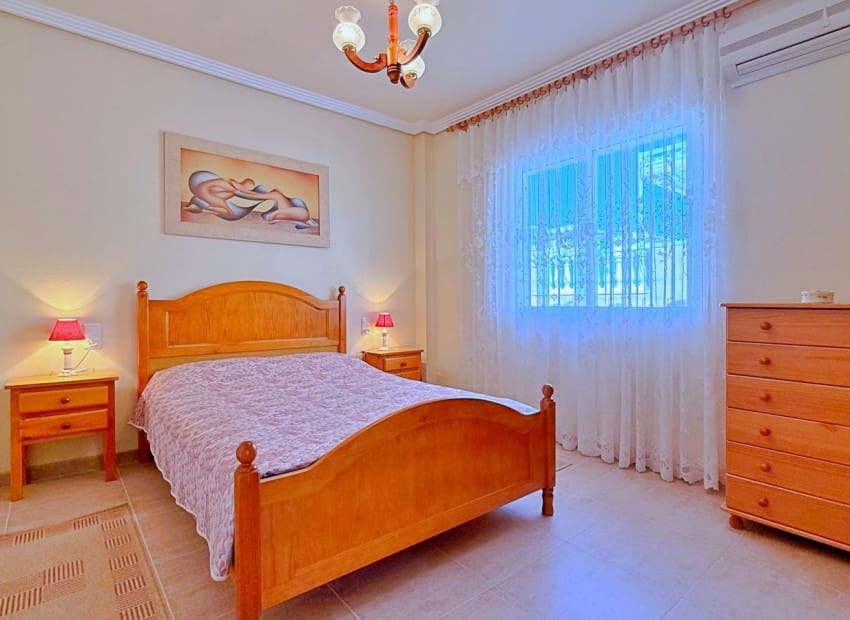 Chalet de 4 habitaciones en Orihuela Costa en venta con piscina garaje - 379.000 € (Ref: 9993562)