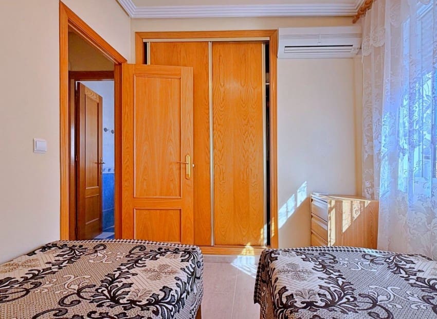 Chalet de 4 habitaciones en Orihuela Costa en venta con piscina garaje - 379.000 € (Ref: 9993562)