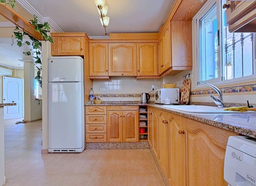 Chalet de 4 habitaciones en Orihuela Costa en venta con piscina garaje - 379.000 € (Ref: 9993562)