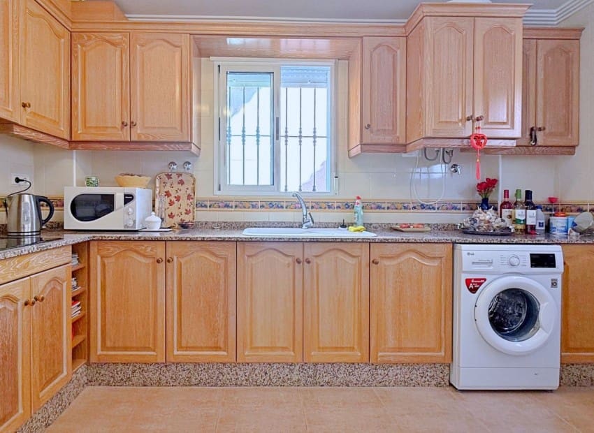 Chalet de 4 habitaciones en Orihuela Costa en venta con piscina garaje - 379.000 € (Ref: 9993562)