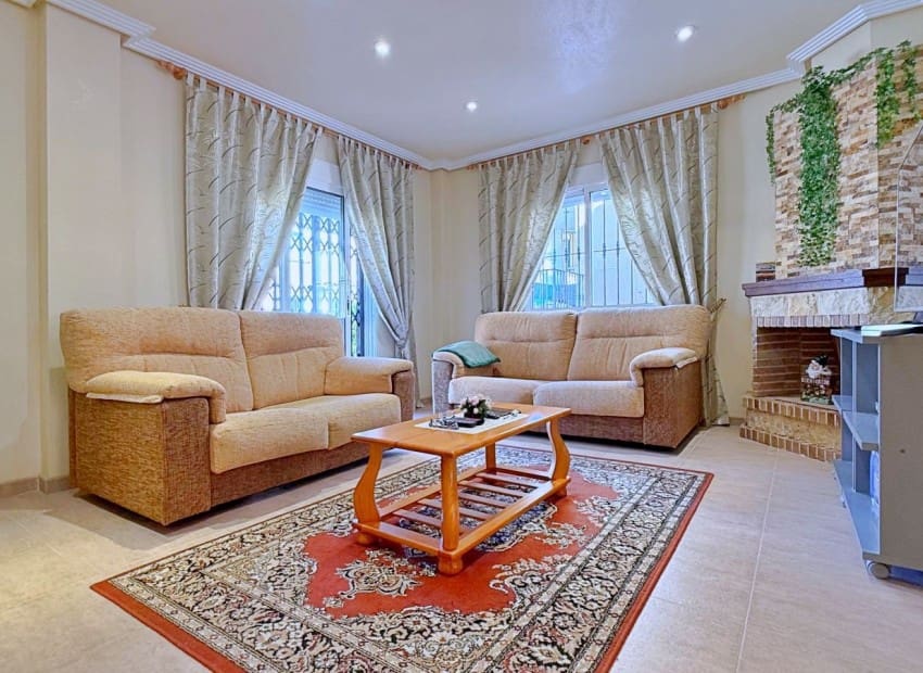 Chalet de 4 habitaciones en Orihuela Costa en venta con piscina garaje - 379.000 € (Ref: 9993562)