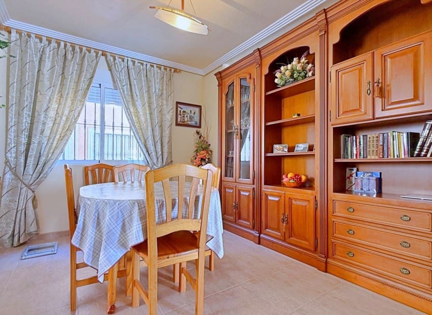 Chalet de 4 habitaciones en Orihuela Costa en venta con piscina garaje - 379.000 € (Ref: 9993562)