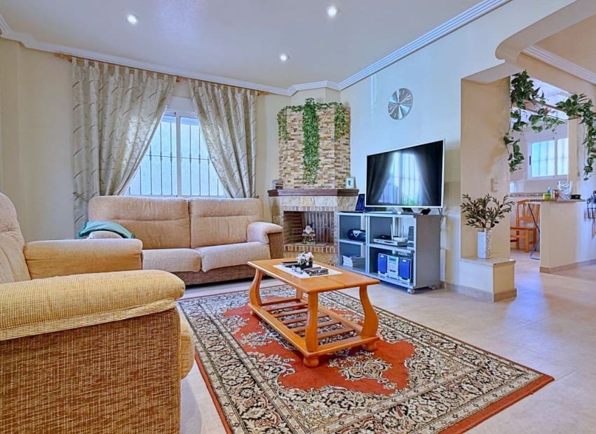 Chalet de 4 habitaciones en Orihuela Costa en venta con piscina garaje - 379.000 € (Ref: 9993562)