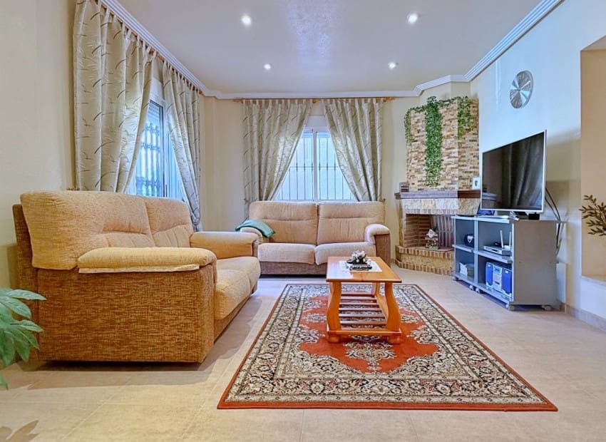 Chalet de 4 habitaciones en Orihuela Costa en venta con piscina garaje - 379.000 € (Ref: 9993562)
