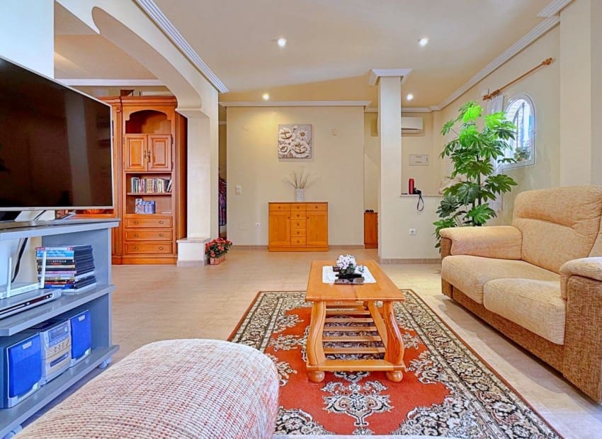Chalet de 4 habitaciones en Orihuela Costa en venta con piscina garaje - 379.000 € (Ref: 9993562)