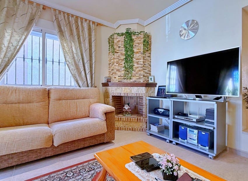 Chalet de 4 habitaciones en Orihuela Costa en venta con piscina garaje - 379.000 € (Ref: 9993562)