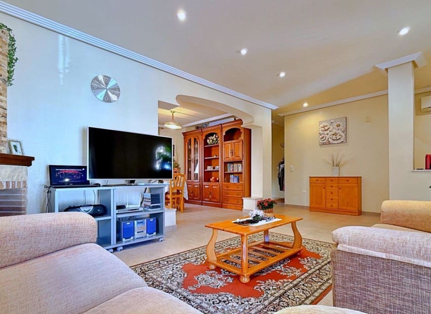 Chalet de 4 habitaciones en Orihuela Costa en venta con piscina garaje - 379.000 € (Ref: 9993562)