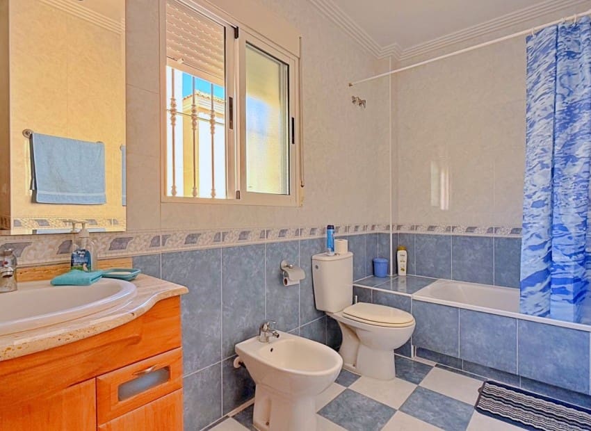 Chalet de 4 habitaciones en Orihuela Costa en venta con piscina garaje - 379.000 € (Ref: 9993562)