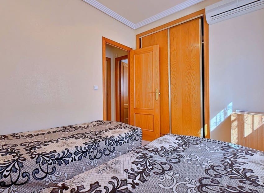 Chalet de 4 habitaciones en Orihuela Costa en venta con piscina garaje - 379.000 € (Ref: 9993562)