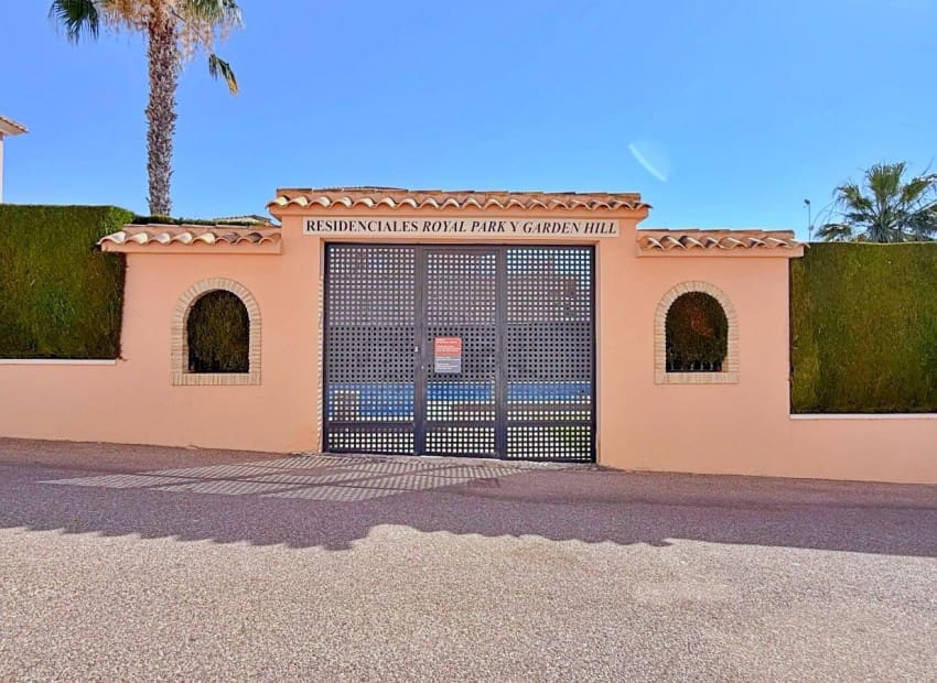 Chalet de 4 habitaciones en Orihuela Costa en venta con piscina garaje - 379.000 € (Ref: 9993562)
