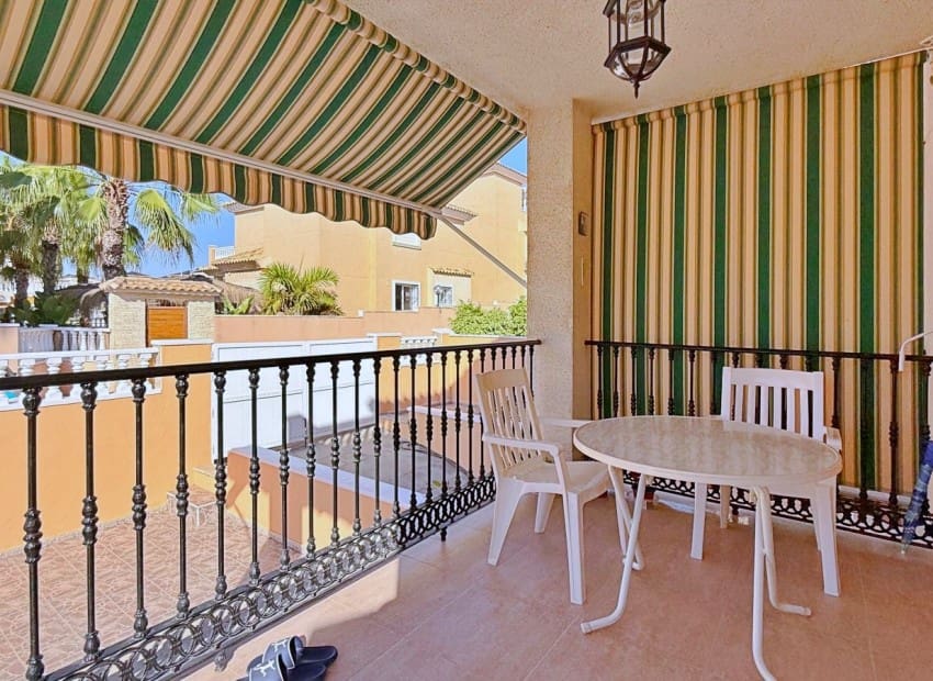 Chalet de 4 habitaciones en Orihuela Costa en venta con piscina garaje - 379.000 € (Ref: 9993562)