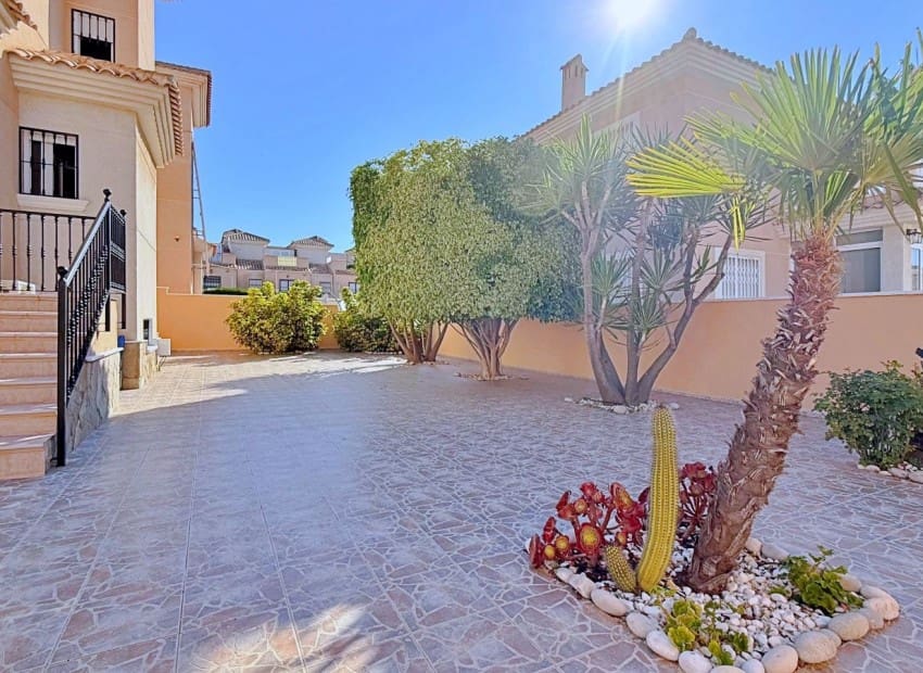Chalet de 4 habitaciones en Orihuela Costa en venta con piscina garaje - 379.000 € (Ref: 9993562)
