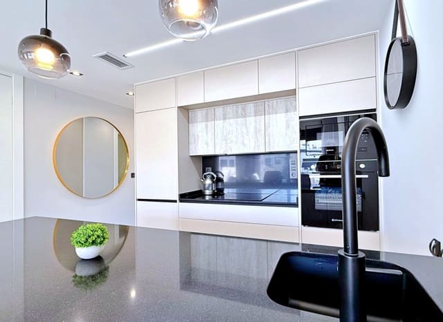 2 soverom Penthouse til salgs i Punta Prima, Orihuela med svømmebasseng garasje - € 379 000 (Ref: 9993564)
