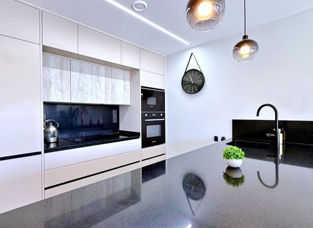2 soverom Penthouse til salgs i Punta Prima, Orihuela med svømmebasseng garasje - € 379 000 (Ref: 9993564)