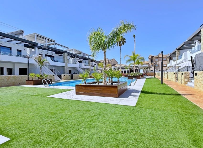 2 quarto Penthouse para venda em Orihuela Costa com piscina garagem - 379 000 € (Ref: 9993564)