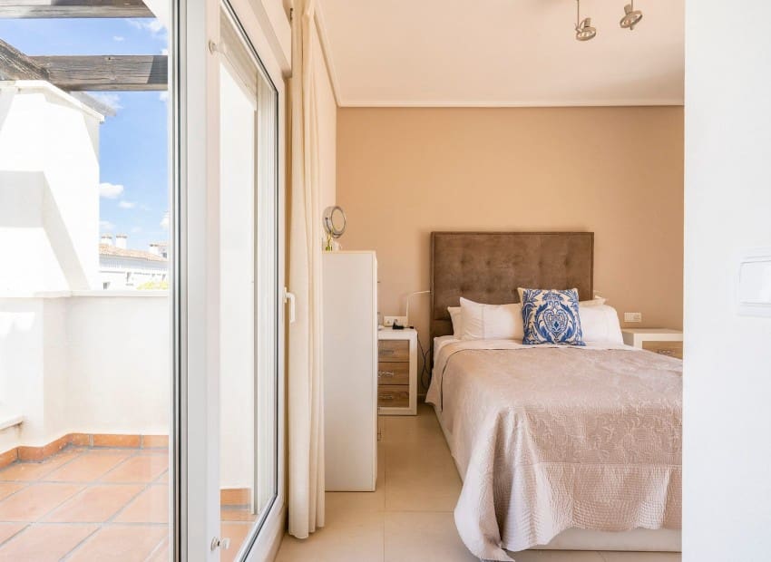 3 makuuhuone Huvila myytävänä paikassa La Torre Golf Resort mukana uima-altaan 
autotalli - 349 995 € (Ref: 9993565)