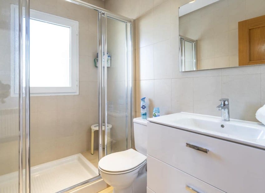 3 makuuhuone Huvila myytävänä paikassa La Torre Golf Resort mukana uima-altaan 
autotalli - 349 995 € (Ref: 9993565)